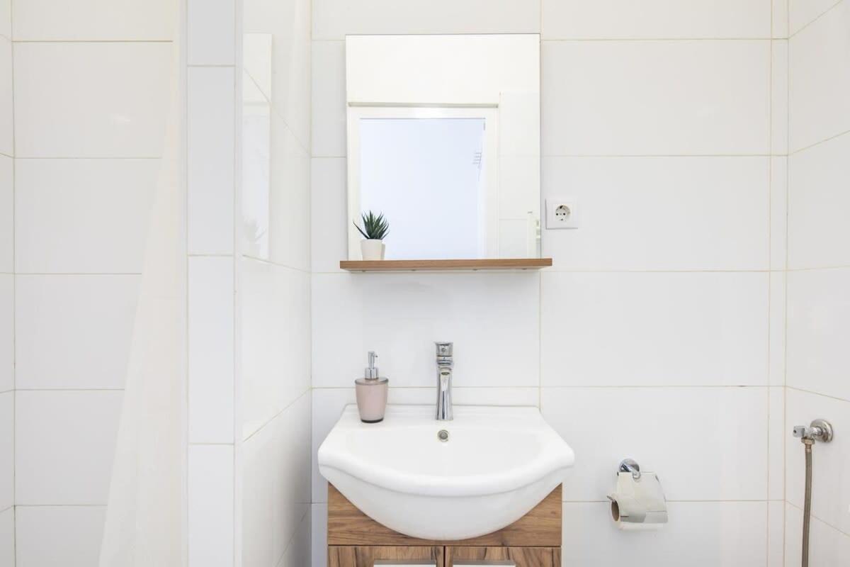 Modern - - Simple *