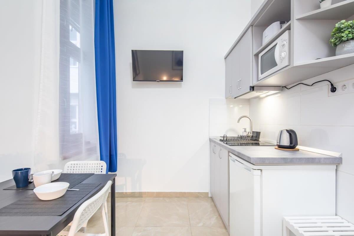 Apartment Modern - - Simple