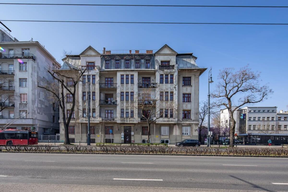 Modern - - Simple Budapest