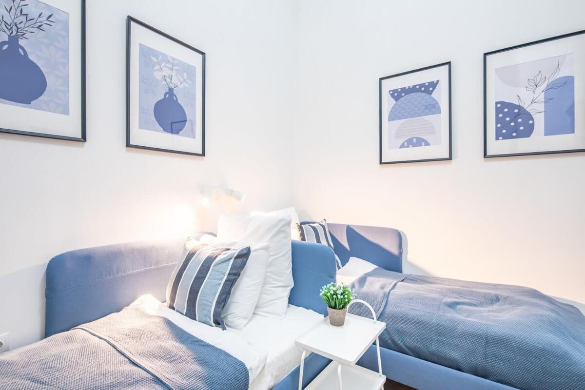 Modern - - Simple Apartment Budapest