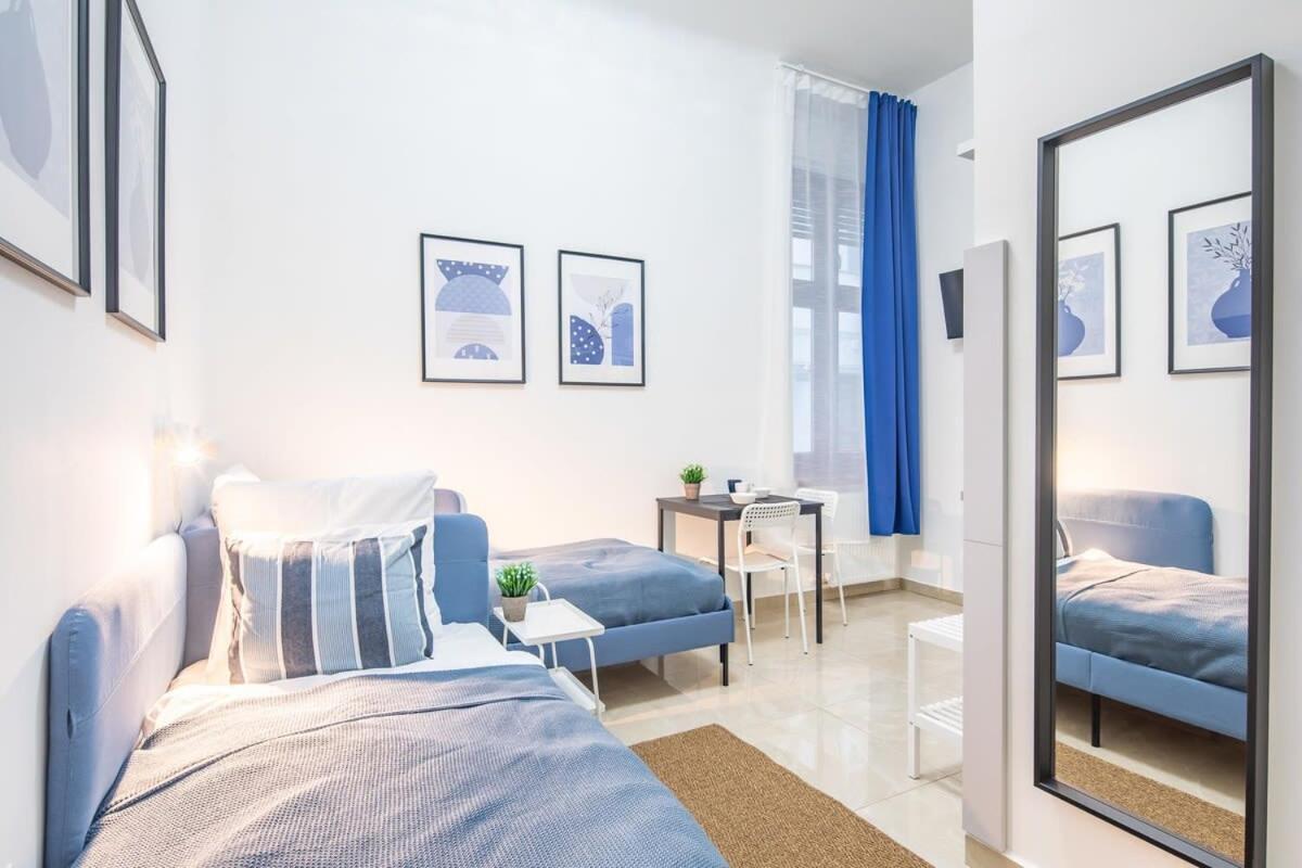 Modern - - Simple Apartment