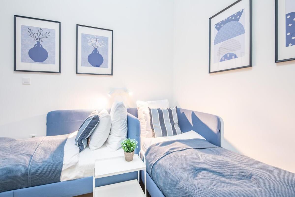 Modern - - Simple Apartment *